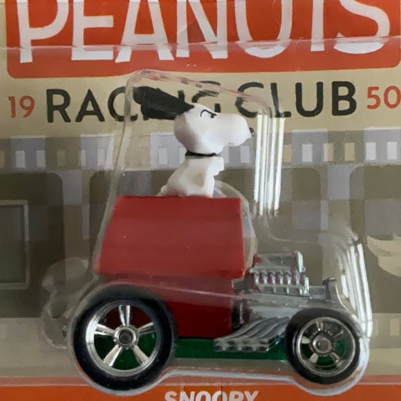 Hot Wheels Snoopy Car - Picture 3 of 3